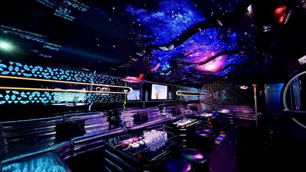 春节、国庆来西贡：KTV 要提前多久订